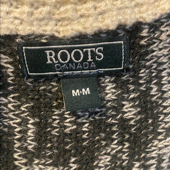ROOTS cardigan size medium - Picture 10 of 10